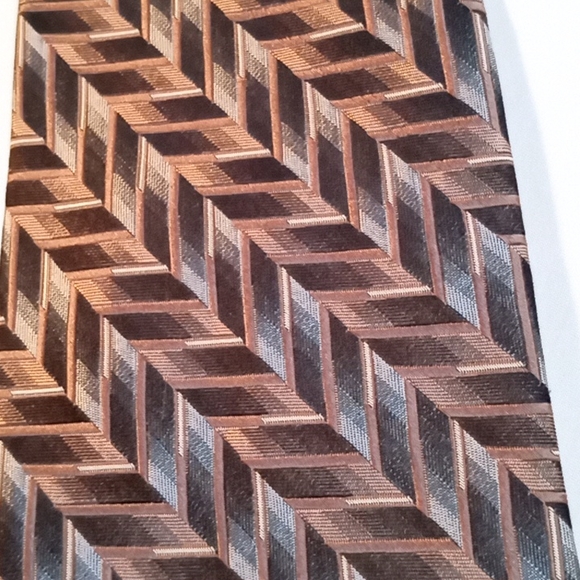 Men's Tie, black,brown, silver. nice gently worn. 60 inches by 4 inches. - Picture 3 of 5